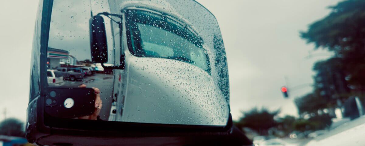 When Should You Contact a Big Rig Accident Attorney?