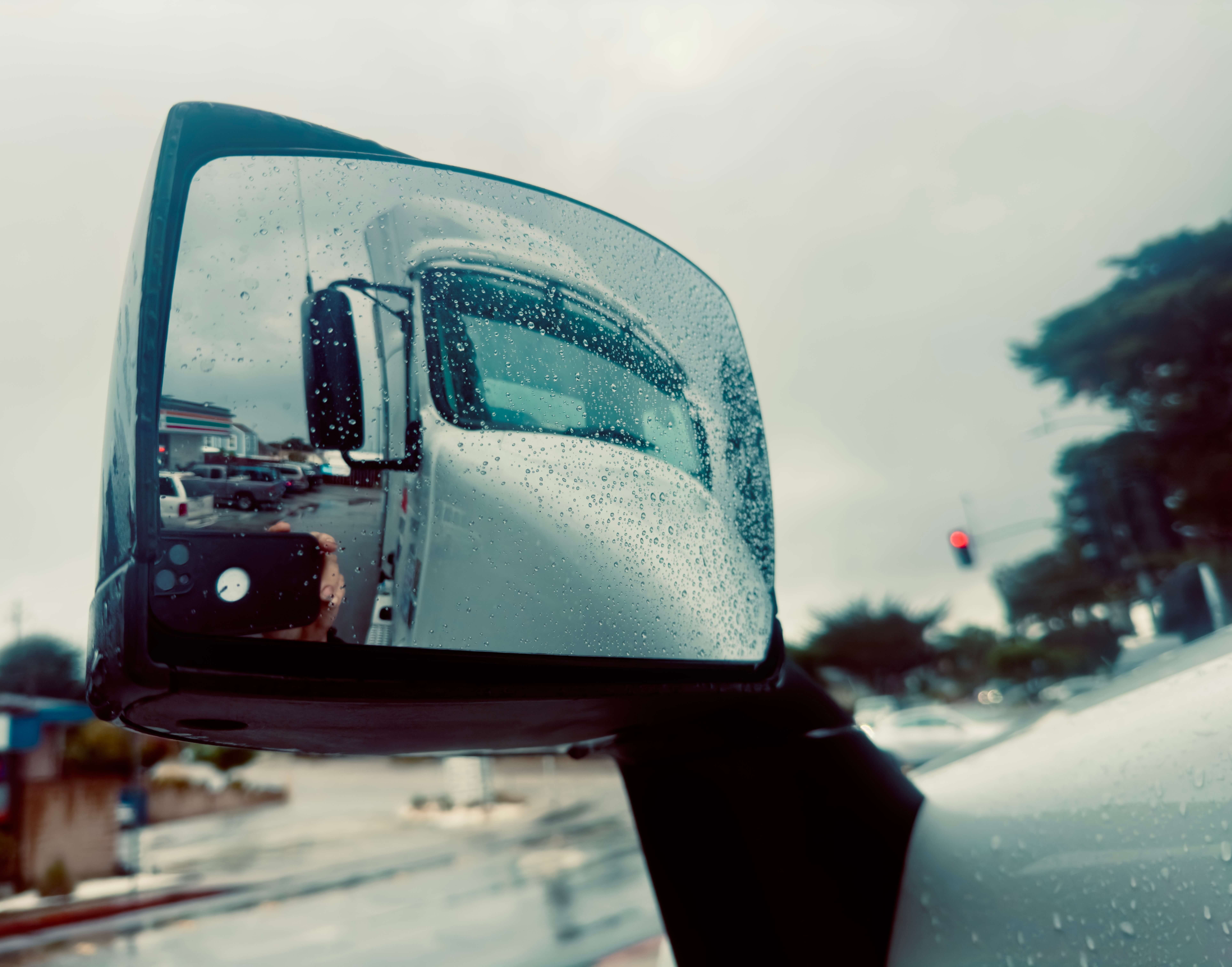 When Should You Contact a Big Rig Accident Attorney?