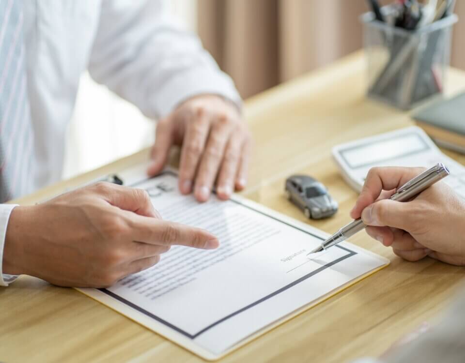 How to Deal With Trucking Company Insurance Adjusters