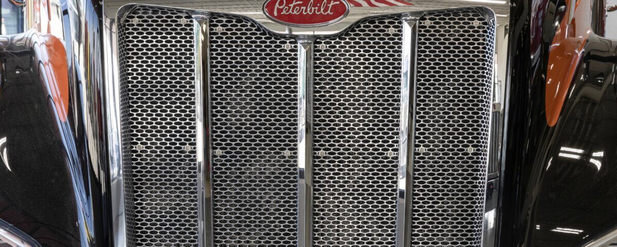 What to Do If an 18-Wheeler Sideswipes Your Vehicle