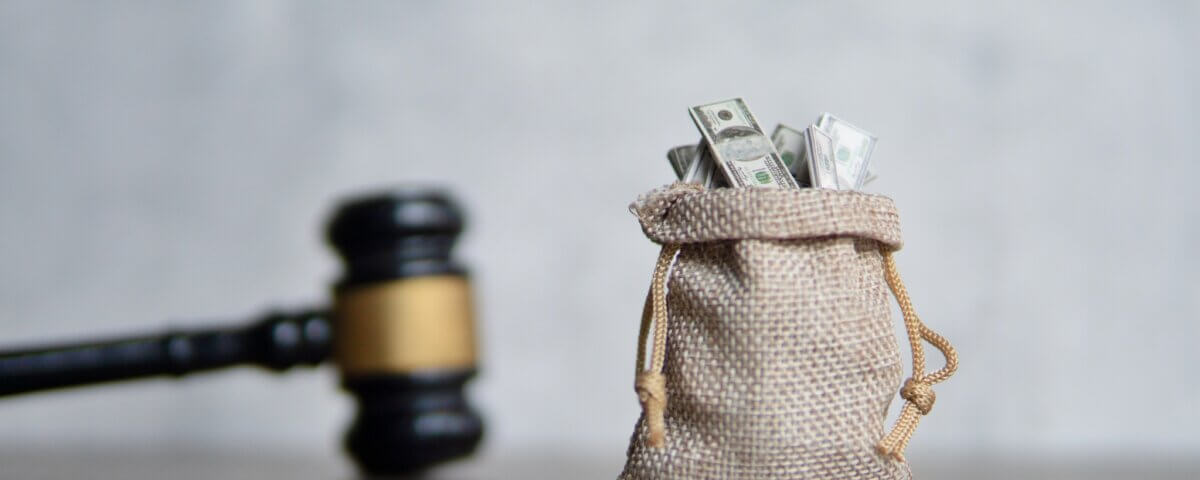 Should You File a Lawsuit or Accept a Settlement? Pros and Cons to Consider