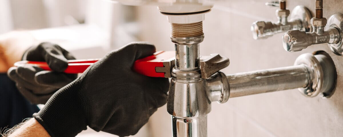 Who Is Liable When a Handyman Is Injured on Your Property