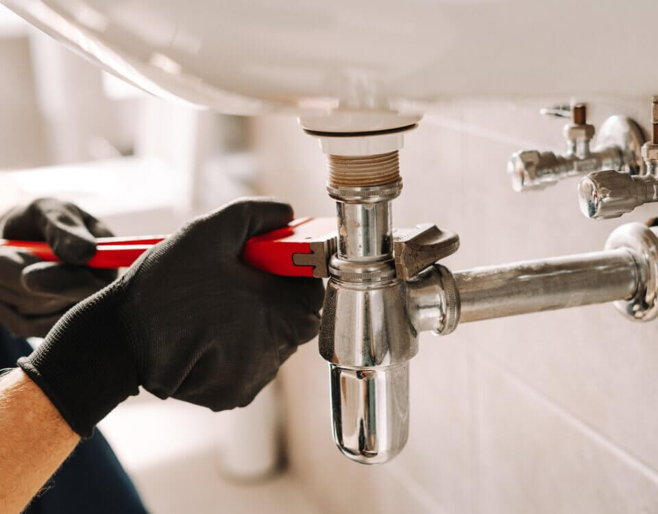 Who Is Liable When a Handyman Is Injured on Your Property