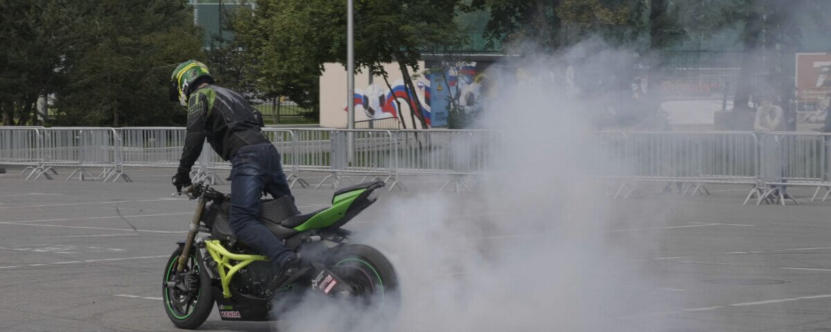 What California Law Says About Doing Wheelies on a Motorcycle